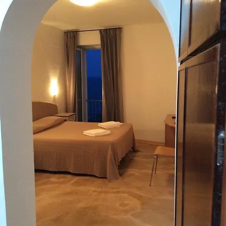 Borgo Cacciatori Hotell 2*